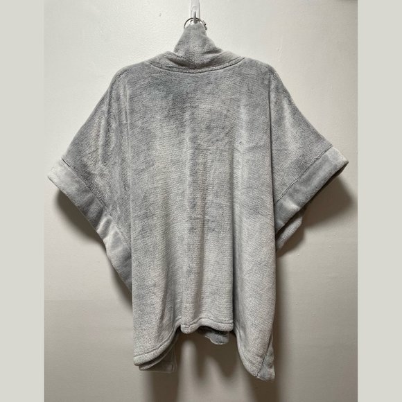 Cuddle Soft Plush Poncho – Silver Grey NWOT - Picture 6 of 7